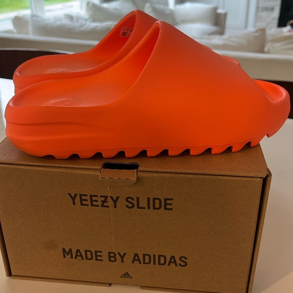 Yeezy slide enflamed orange slides!